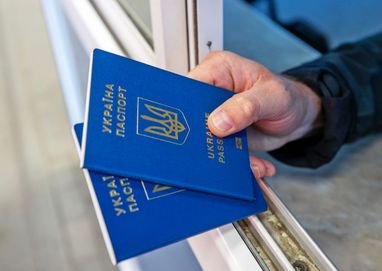 Депутаты хотят разрешить мужчинам до 23−24 лет выезд за границу