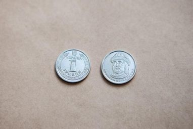 В Україні ввели в обіг нові монети номіналом 1 і 2 гривні