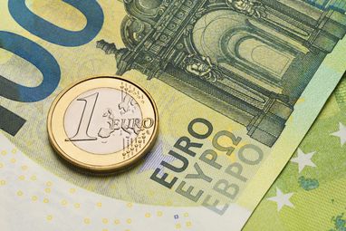 Курс евро к гривне в сентябре будет зависеть не только от внутренних факторов, но и от ситуации на мировом валютном рынке и соотношения евро к доллару