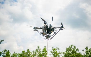 В США опробовали невидимый для РЭБ дрон на проводе