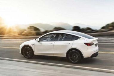 Новый электромобиль Tesla побил мировой рекорд еще до выхода (фото)