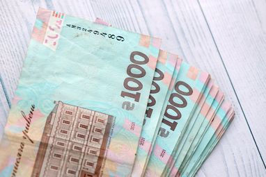 Какую зарплату получают работники в Украине