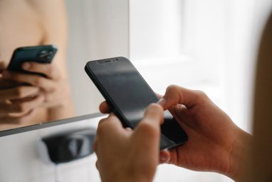 ТОП-6 привычек, которые вредят смартфону