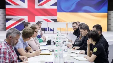 Британия направит сверхдоходы от замороженных российских активов на вооружение для Украины