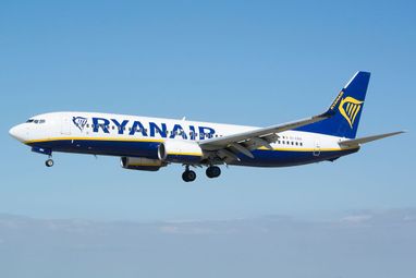Ryanair нанимает персонал в Украине: готовится к возвращению после войны