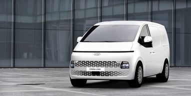 Hyundai начала продавать бюджетную версию Staria в формате фургона (фото)
