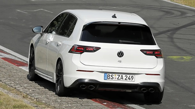 Volkswagen готує найпотужніший Golf R з мотором від Audi RS3 (фото)