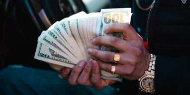 13 нелепых вещей, на которые знаменитости потратили кучу денег