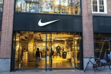 Nike не продлил договор с крупнейшим франчайзи в рф: та вынуждена закрыть все магазины под брендом