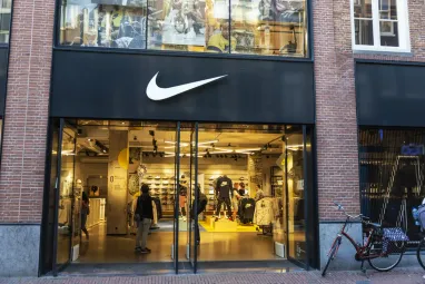 Nike не продлил договор с крупнейшим франчайзи в рф: та вынуждена закрыть все магазины под брендом