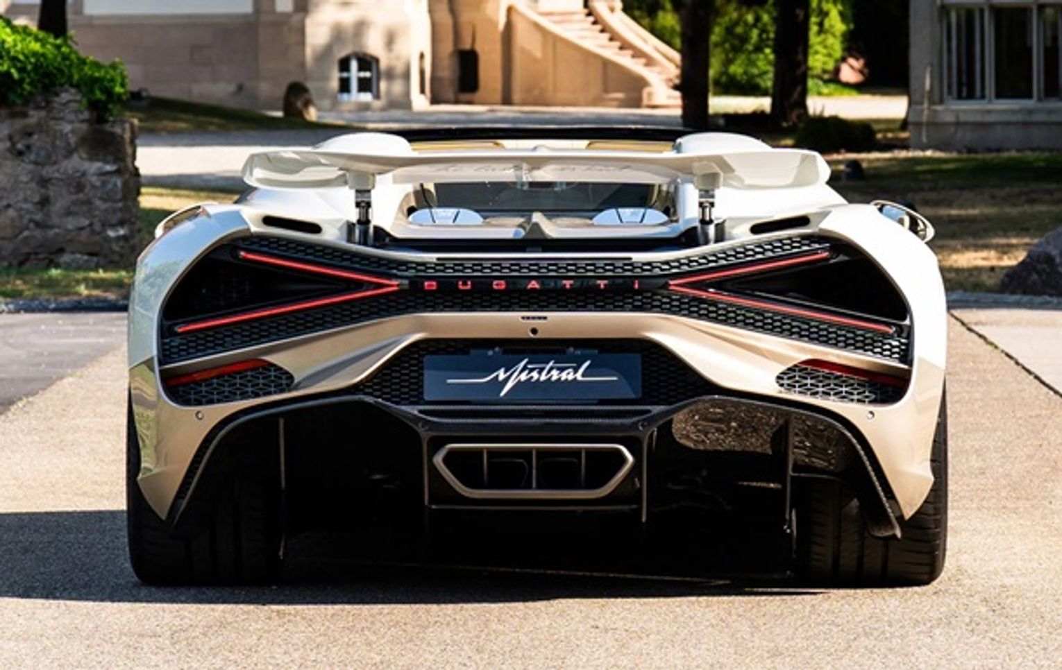 Bugatti випустила останній автомобіль з двигуном W16