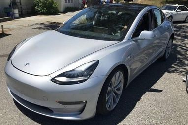 Tesla Model 3 станет первым в мире авто без приборов (фото)