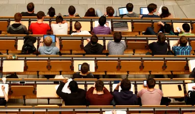 МОН планирует повысить стоимость обучения в вузах