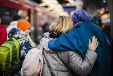 Українські біженці мають доходи вище, ніж до початку війни (опитування, інфографіка)