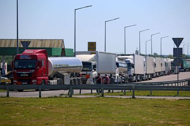 Поляки на кордоні блокують гуманітарну допомогу та цистерни з пальним — Мінінфраструктури