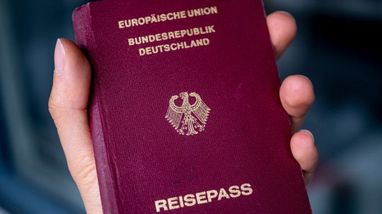 Уряд Німеччини планує пом'якшити правила набуття громадянства