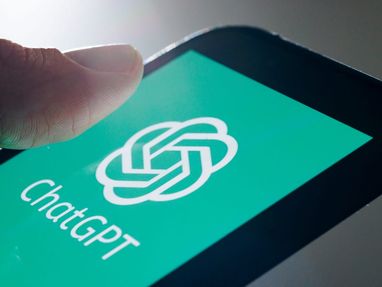 Разработчики ChatGPT предоставили всем пользователям голосовой доступ к чат-боту