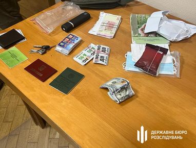 Посадовця «Лісів України» на Вінниччині викрили на хабарі та розкраданні деревини