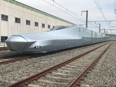 В Японии показали самый быстрый в мире поезд (фото)