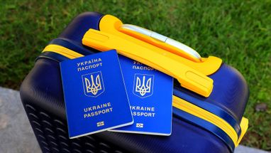 Мінкульт знову буде допомагати з виїздом за кордон митцям та медійникам