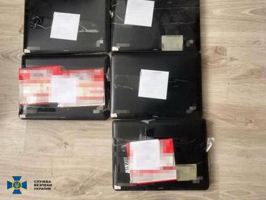 "Обчищали" банківські картки по всьому світу: в Харкові зловили банду хакерів (фото)