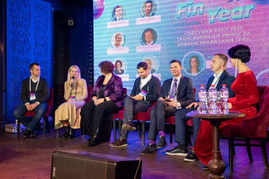 День фінансів: премії для енергетиків, ремонти доріг, компенсація за авто