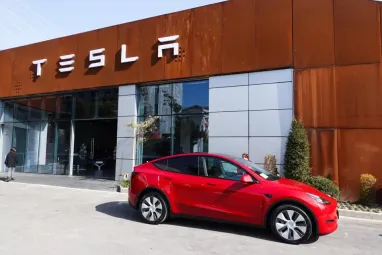 Компанія Tesla подала до суду на транспортне управління Швеції