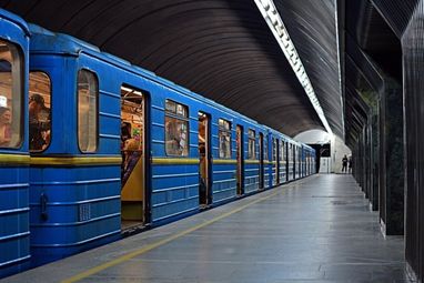 У Київському метрополітені назвали фейком закриття ще двох станцій метро