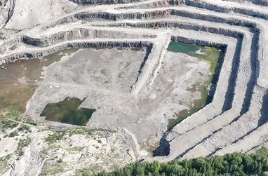 Нацполиция разоблачила схему вывода из-под санкций российских предпринимателей, занимавшихся добычей полезных ископаемых в Украине