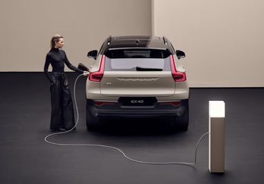 Volvo модернізував процес зарядки електромобілів та гібридів