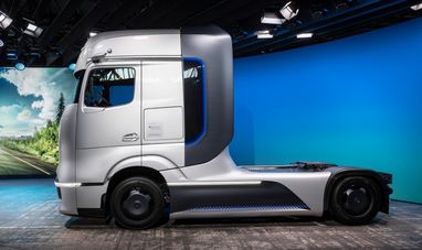 Mercedes-Benz представив електричну водневу вантажівку GenH2 (фото, відео)