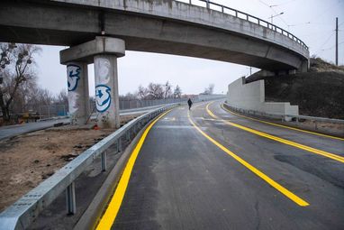 Подільський міст у Києві відкрили для руху легкових автомобілів