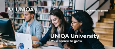 Логотип Uniqa и надпись «Uniqa University» на фоне троих молодых людей, которые сидят за компьютерами