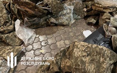 У Києві викрили масштабну оборудку з викрадання й продажу військового одягу за зниженими цінами