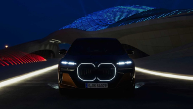 BMW презентовали свой самый мощный и роскошный электромобиль (фото)