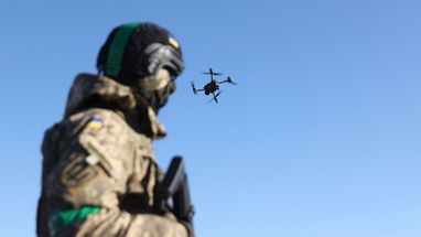 Уряд запустив контракт для операторів дронів у межах програми «18−24»: Шмигаль розповів деталі