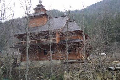 В інтернеті розсекретили замок Ющенка в Карпатах (ФОТО)