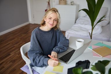 Наиболее востребованы вакансии продавец-консультант, продавец продовольственных товаров и повар.