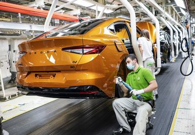 Стало відомо, скільки автомобілів випустили в Україні у липні