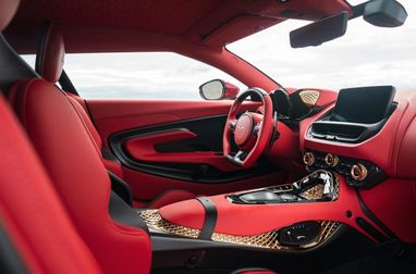Aston Martin показал самую дорогую модель в своей истории (фото, видео)