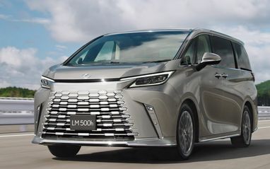 В Японии стартовали продажи гибридного минивэна Lexus LM нового поколения