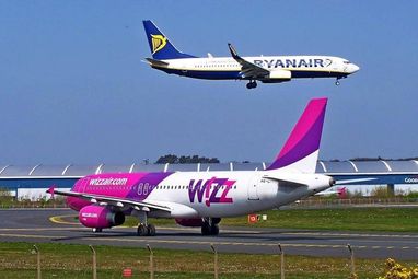 Ryanair або Wizz Air: яка авіакомпанія насправді дешевша у 2023 році