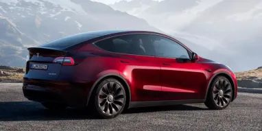 На Tesla подали в суд после гибели водителя, который не смог выбраться из горящего авто