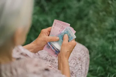 В Украине некоторые пенсионеры будут получать выплаты от ООН до конца года