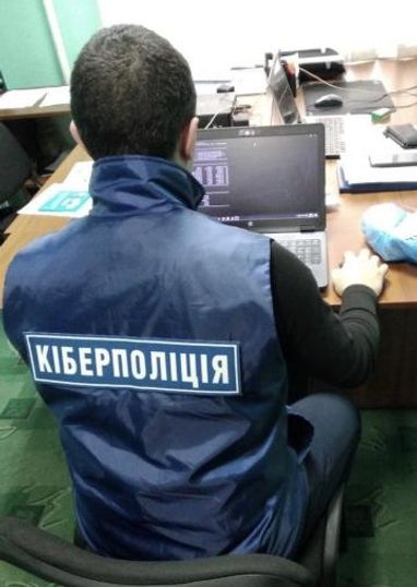 Украинец просил у людей телефон, чтобы позвонить, и взламывал их банкинг (фото)