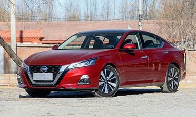 Nissan запустила у продаж оновлений седан Teana (фото)