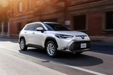Toyota представила обновленный кроссовер Corolla Cross (фото)