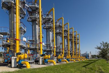 Ціна на газ у Європі за рік впала більш ніж удвічі