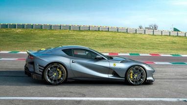 Ferrari показала суперкар з найпотужнішим мотором в своїй історії