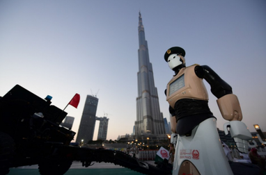 Майбутнє настало: роботи-поліцейські заступають на службу в Дубаї